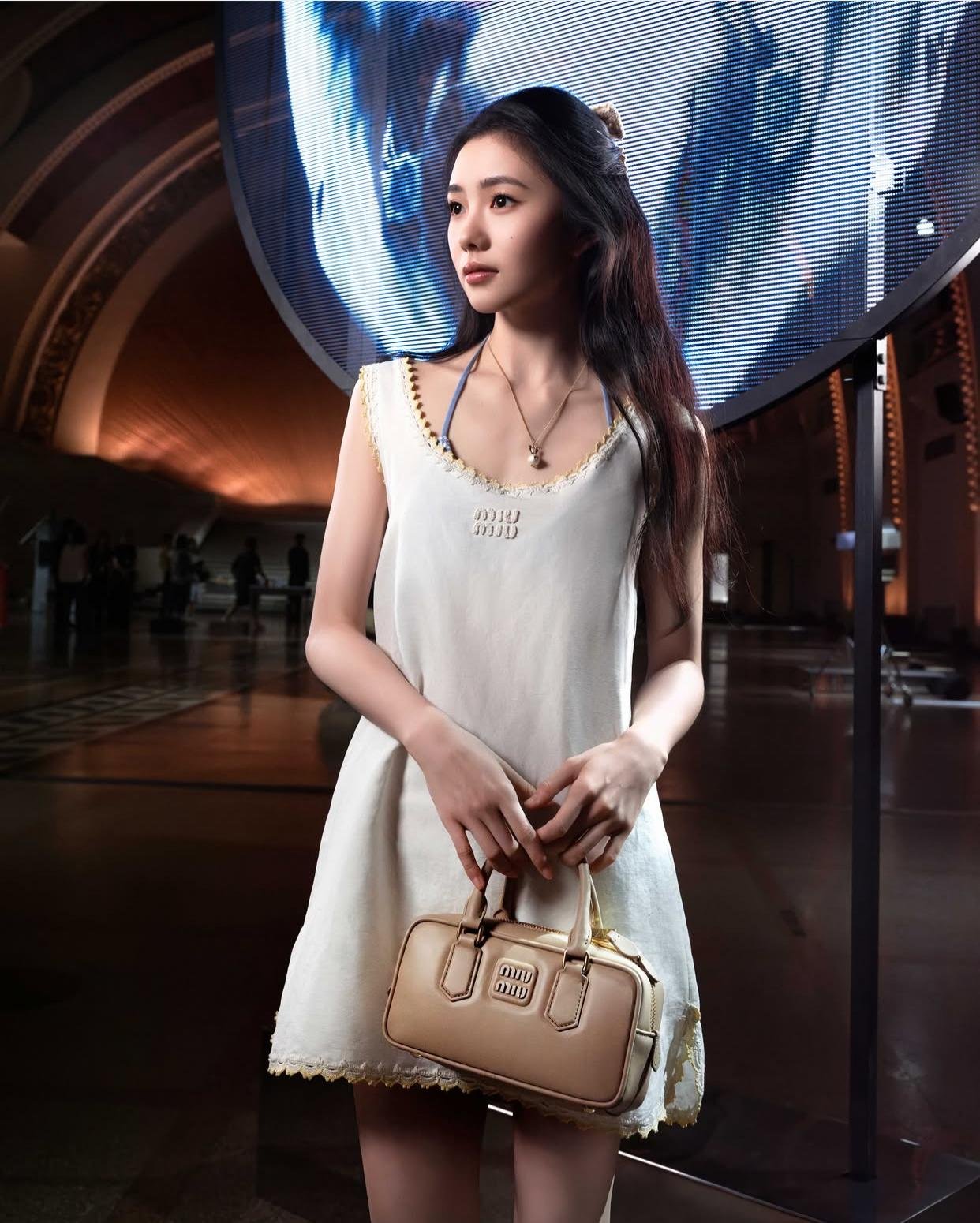 Photo : © Miu Miu · Visuel officiel · Instagram @miumiu · Sélection éditoriale Gloss City